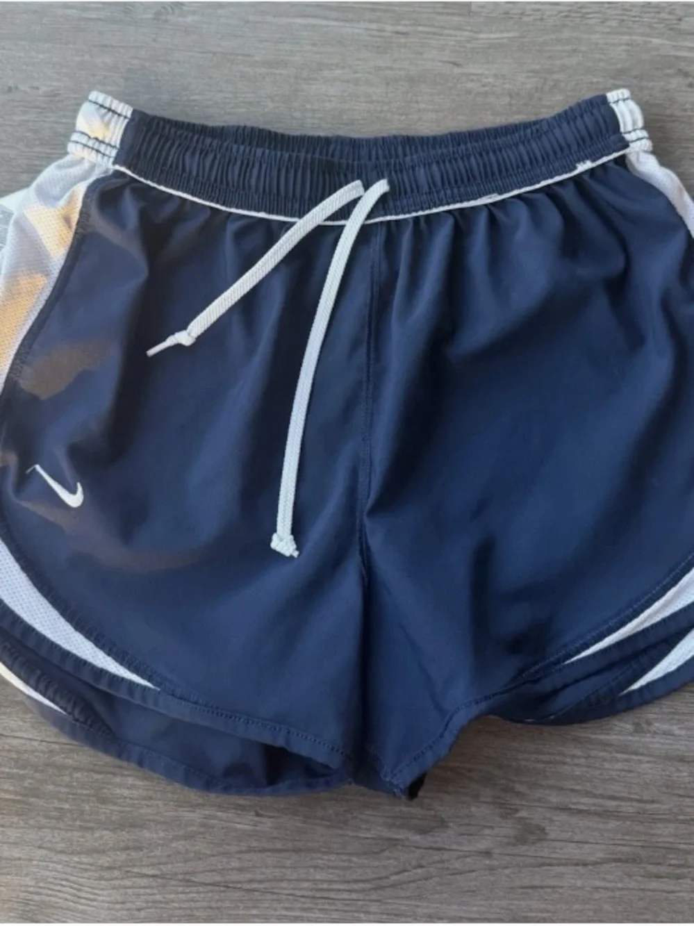 Women’s Nike Dri Fit Shorts Size Medium Navy & White Running Gym Athleisure Pant